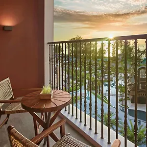 Moevenpick Resort